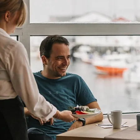 Bryggekanten - By Classic Norway Henningsvær