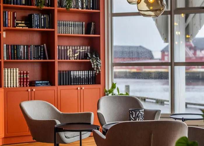 Bryggekanten - By Classic Norway Henningsvaer